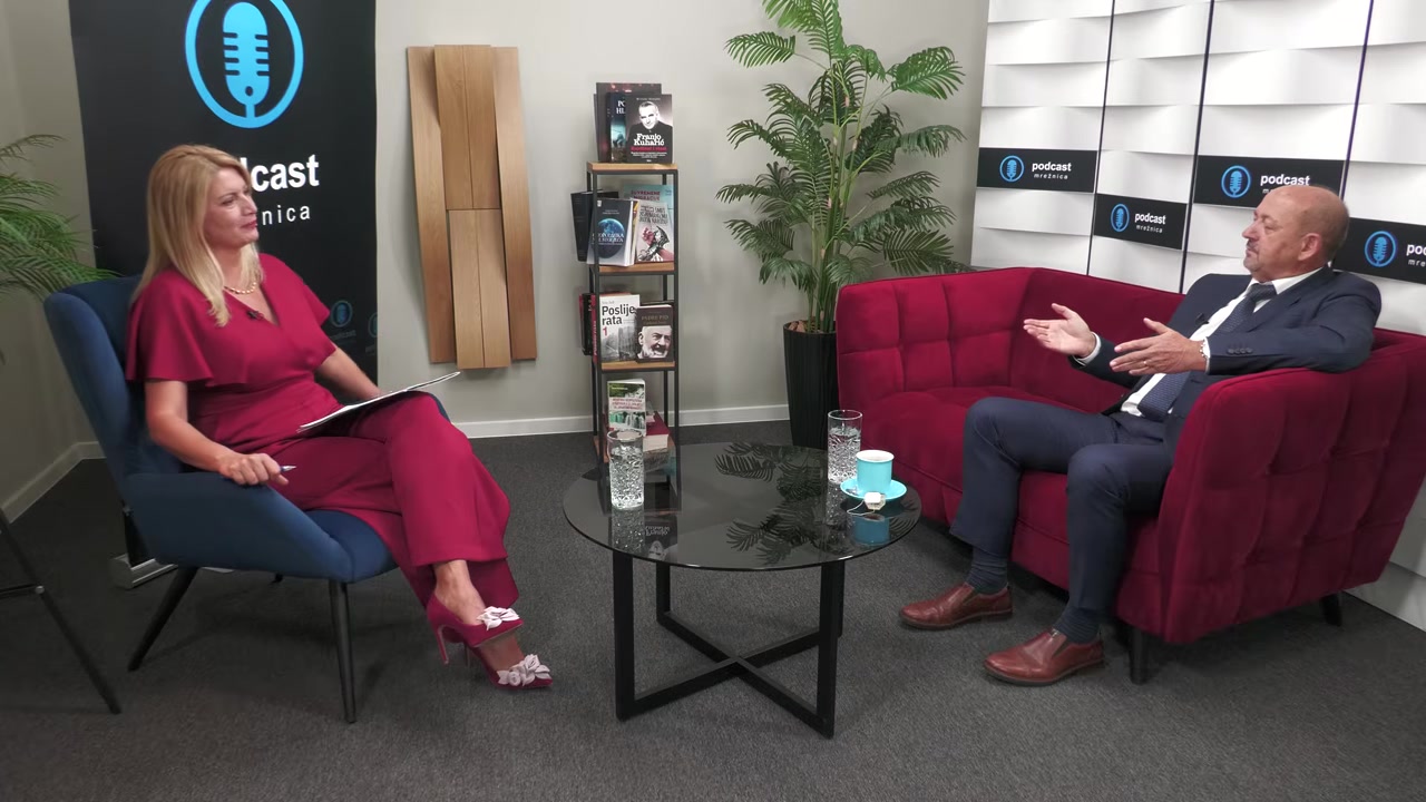 Ariana Kekić i Ivan Lovrinović u studiju Podcasta Mrežnica